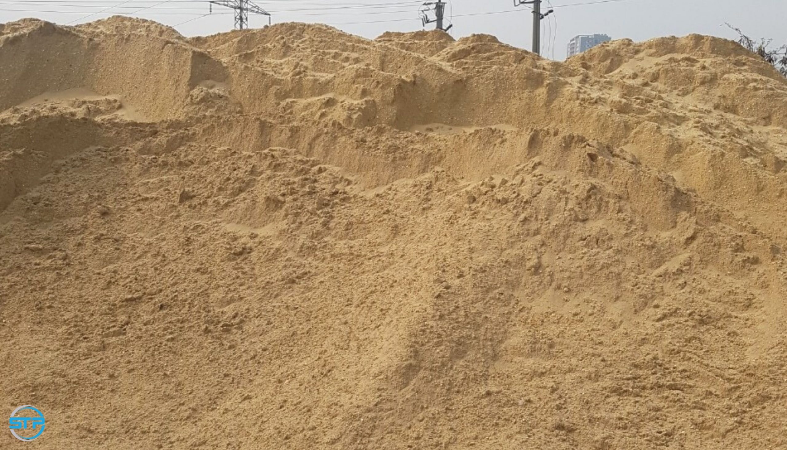 Bãi vật liệu cát vàng loại 1 dùng để trộn bê tông